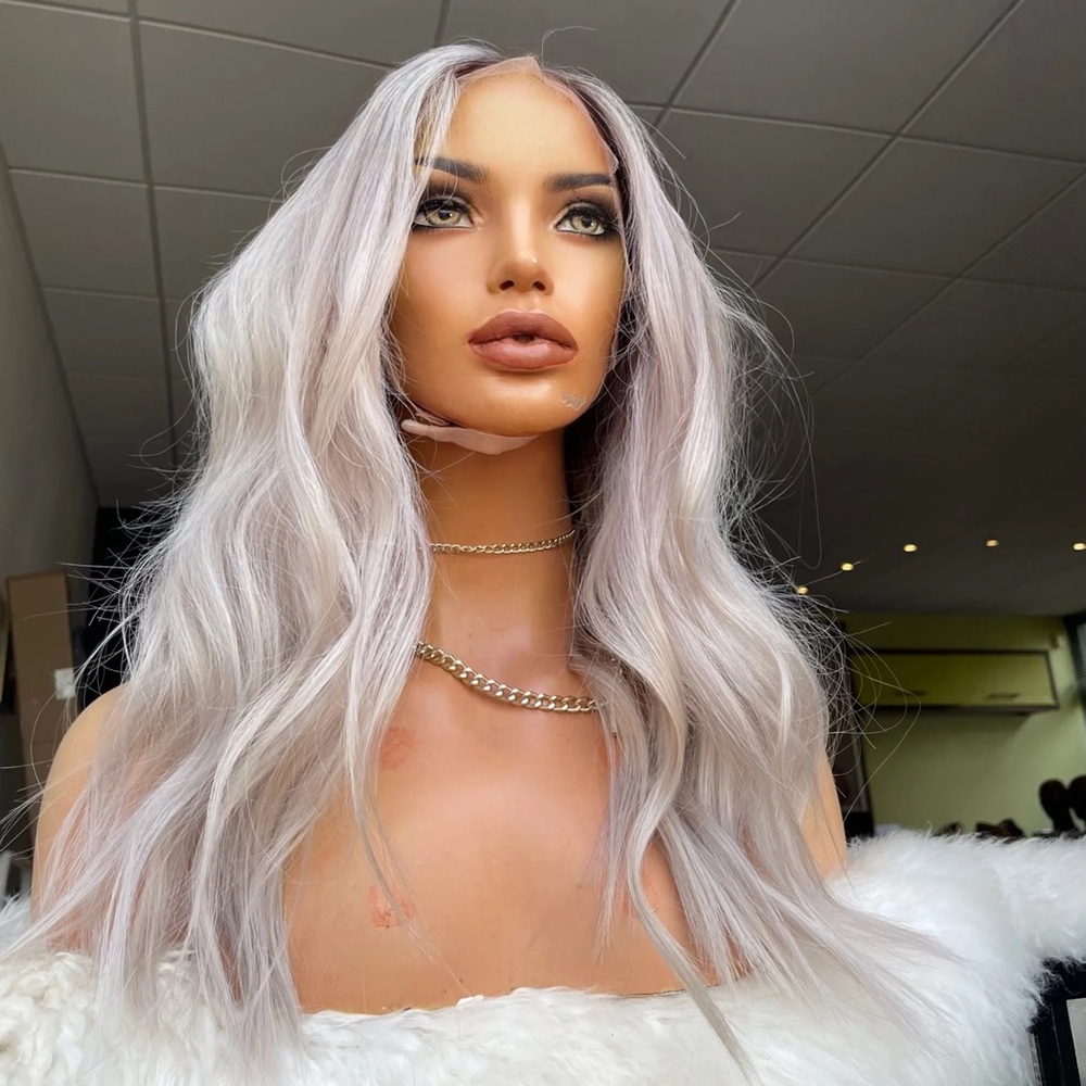 NWOT Zeelle Blonde 24” Synthetic Wig